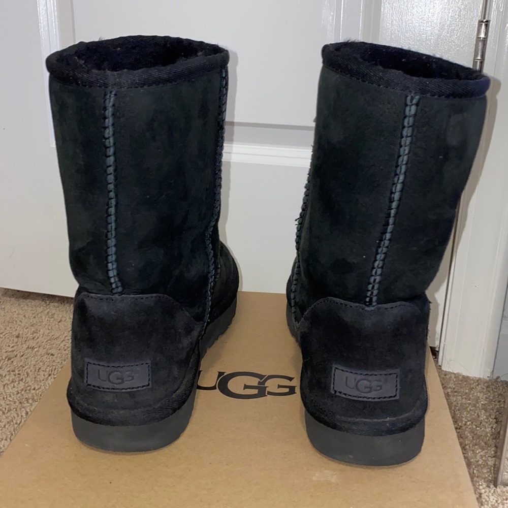 Classic Black UGG II Boots!